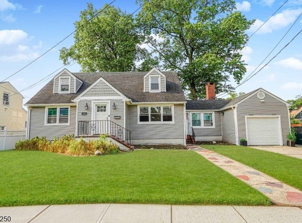 446 E 5th Ave, Roselle Boro, NJ 07203-1431