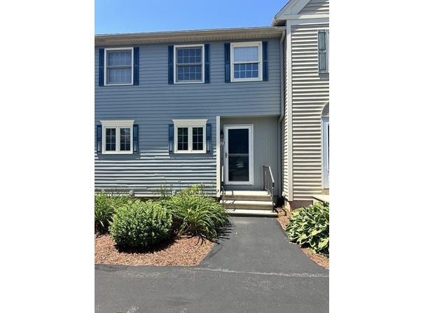 922 Fox Hollow, Hudson, NH 03051