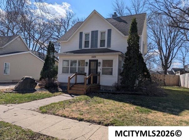 109 S 9th St, CLEAR LAKE, IA 50428
