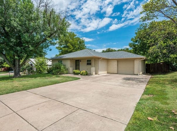 624 NW Douglas Street, Burleson, TX 76028