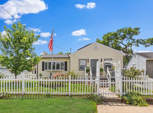 34 Lohsen Avenue, Keansburg, NJ 07734