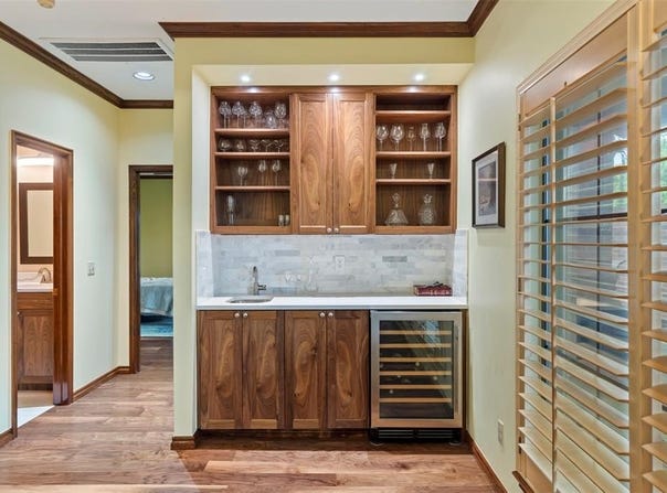 6208 Waterford Boulevard, Oklahoma City, OK 73118