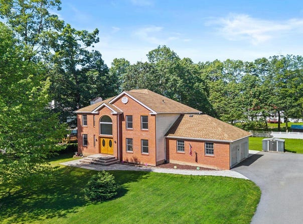 1031 Red Maple Lane, Stroudsburg, PA 18360