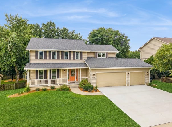 8006 Dellwood Drive, Urbandale, IA 50322