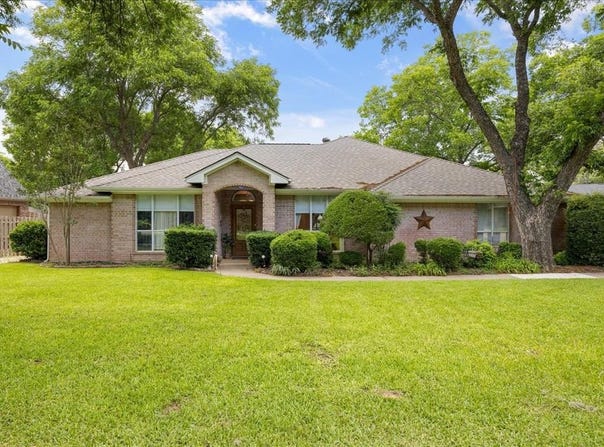 8912 Green Leaves Drive, Granbury, TX 76049