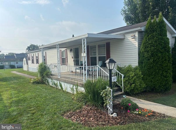70 SNYDER LANE, EPHRATA, PA 17522