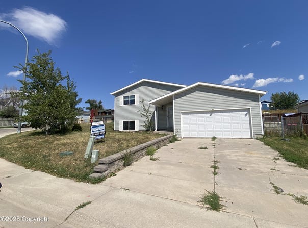 3317 Georgia Cir -, Gillette, WY 82718