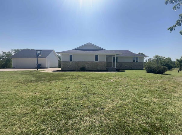 24601 W Pheasant Ct., Viola, KS 67149