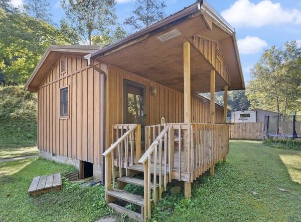 3150 Possum Trot, Leburn, KY 41831