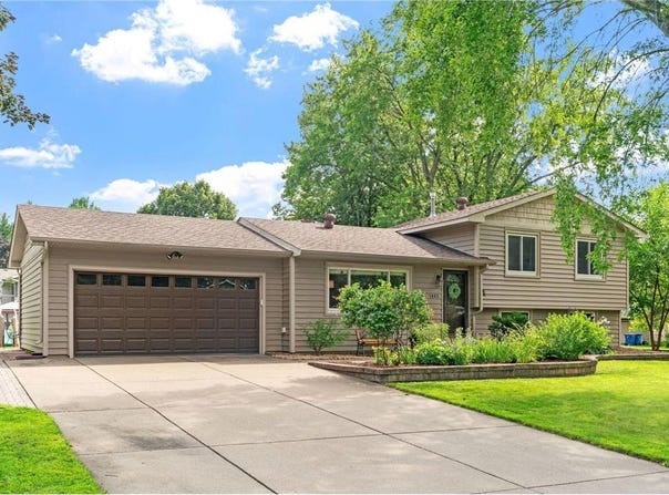 1862 Carnelian Lane, Eagan, MN 55122