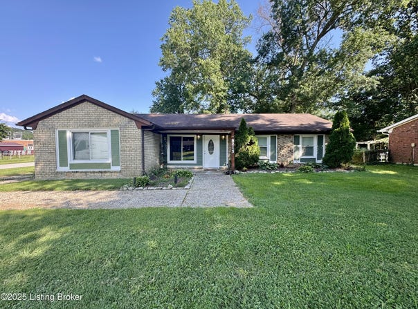 8215 Afterglow Dr, Louisville, KY 40214