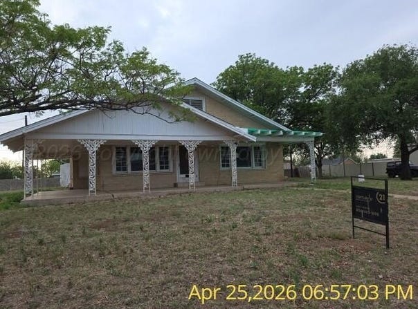 1311 Floydada St, Wellington, TX 79095