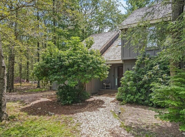 214 Snow Ridge Circle, Lake Harmony, PA 18624