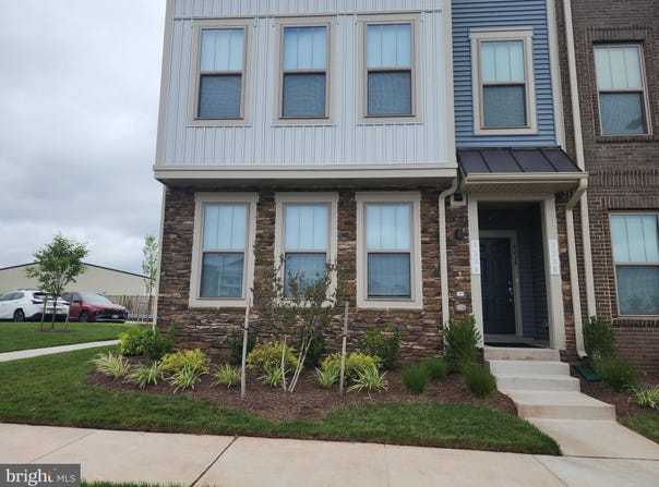 823 AMBROSE LANE, MANASSAS PARK, VA 20111
