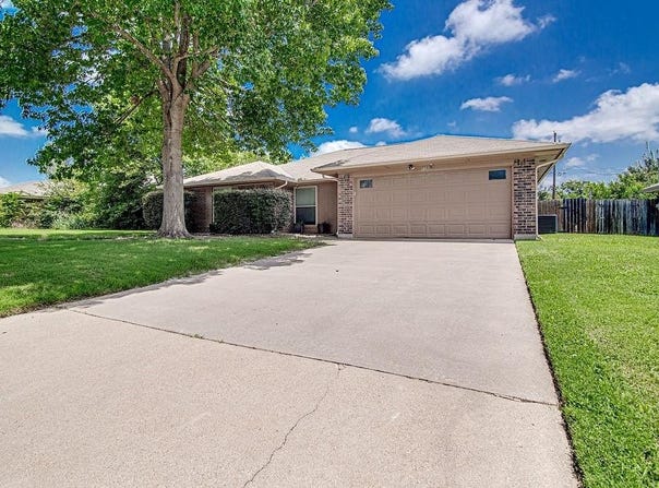 1102 Lena Street, Cleburne, TX 76033