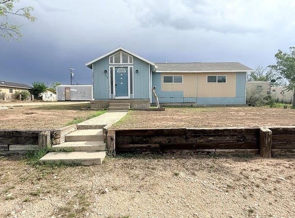 204 E 4th, Iraan, TX 79744