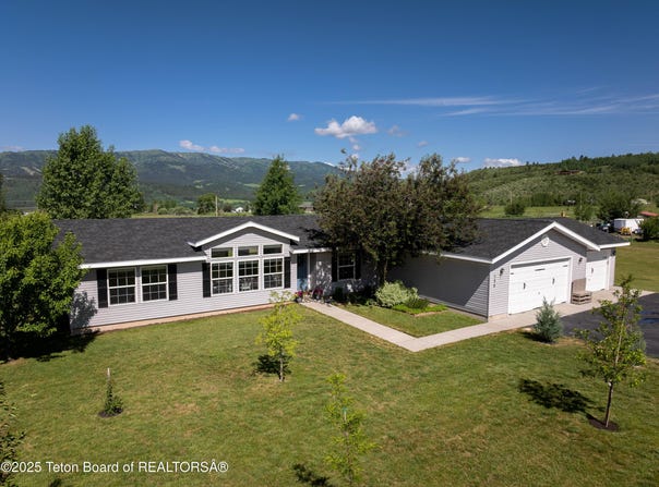 135 SPUR Loop, Etna, WY 83118