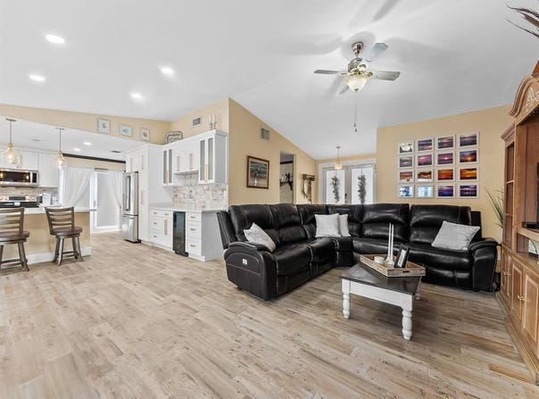 6440 NW 201st Ter, Hialeah, FL 33015