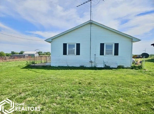 1762 270th, Bedford, IA 50833