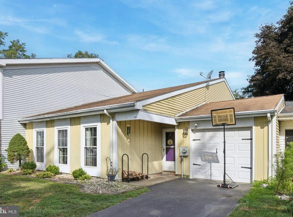 164 COMMONWEALTH DRIVE, NEWTOWN, PA 18940