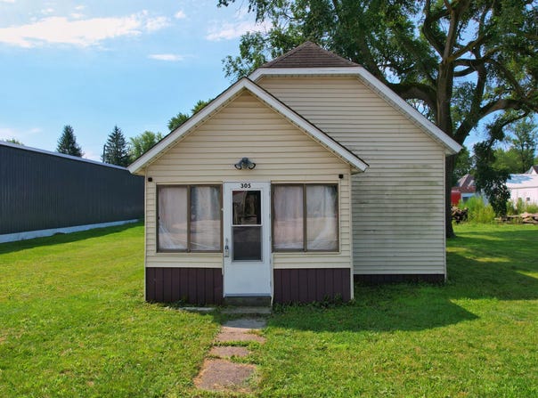 305 E Goss Street, Kentland, IN 47951