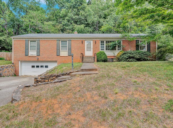 3331 Longhorn RD, Roanoke, VA 24018