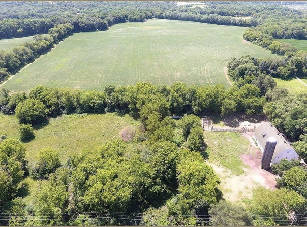 32w683 County Line Road, Barrington Hills, IL 60010