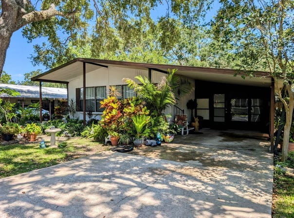 2772 Oakhill Village Circle, Brandon, FL 33594