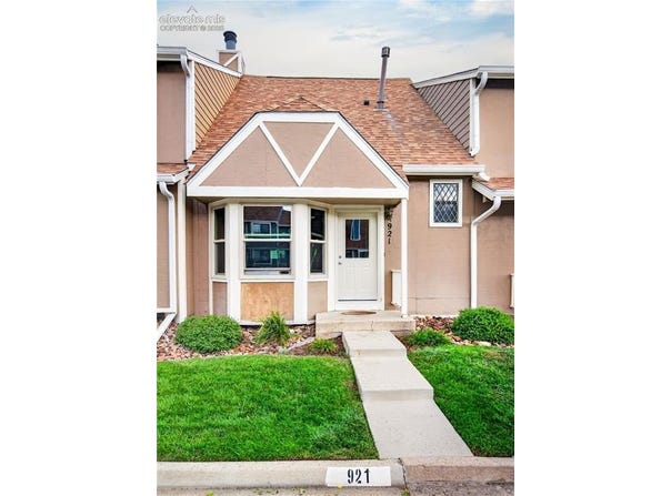 921 London Green Way, Colorado Springs, CO 80906
