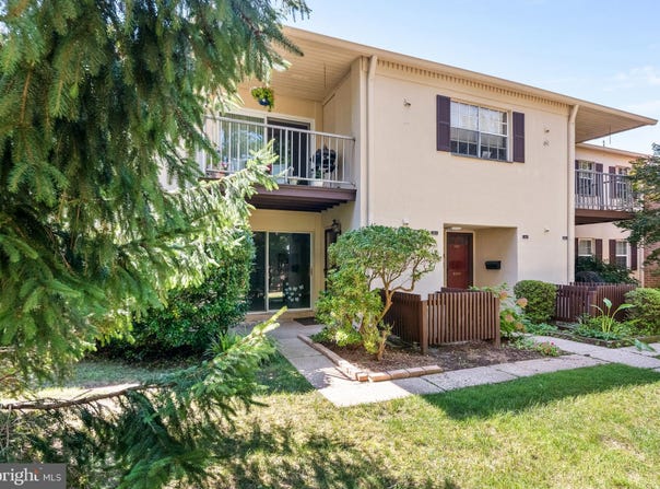 304 OLD FORGE Crossing, DEVON, PA 19333