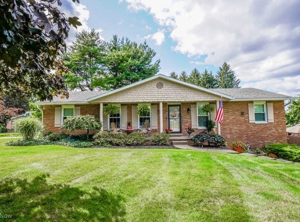 3433 Abbey Street NW, Uniontown, OH 44685