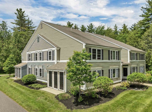 916 Springbrook Circle, Portsmouth, NH 03801