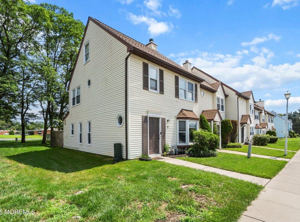 6 Revere Court, Jackson, NJ 08527
