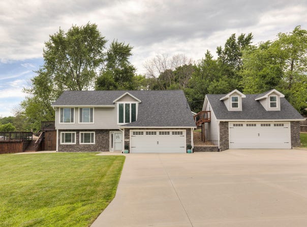 6810 Coburn Lane, Johnston, IA 50131