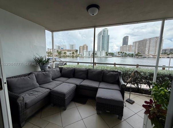 121 Golden Isles Dr, Hallandale Beach, FL 33009