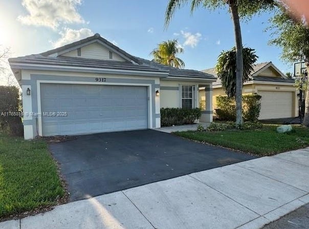 9317 Arborwood Cir, Davie, FL 33328