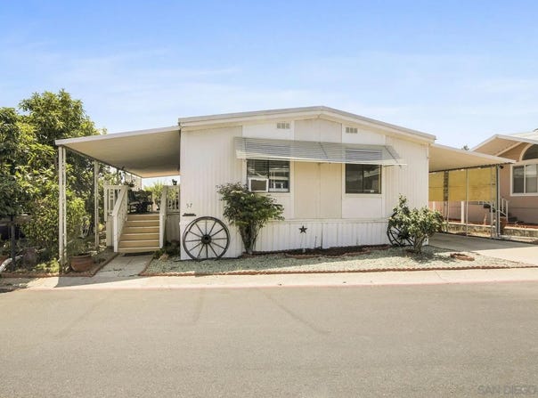 1810 Hillsdale Rd. unit: Spc 57, El Cajon, CA 92019