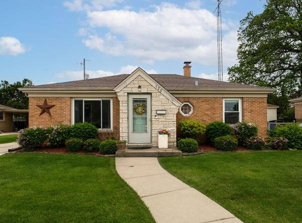 727 Lombard Ave, Racine, WI 53402