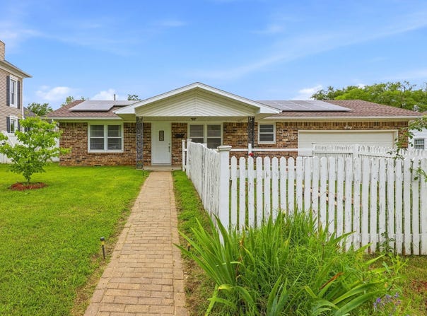 331 E Olive Street, Bolivar, MO 65613