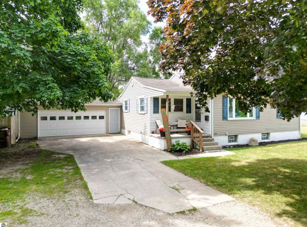 324 E Hillcrest, Alma, MI 48801