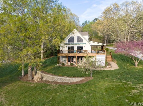 272 Brandon Ct., Bracey, VA 23919