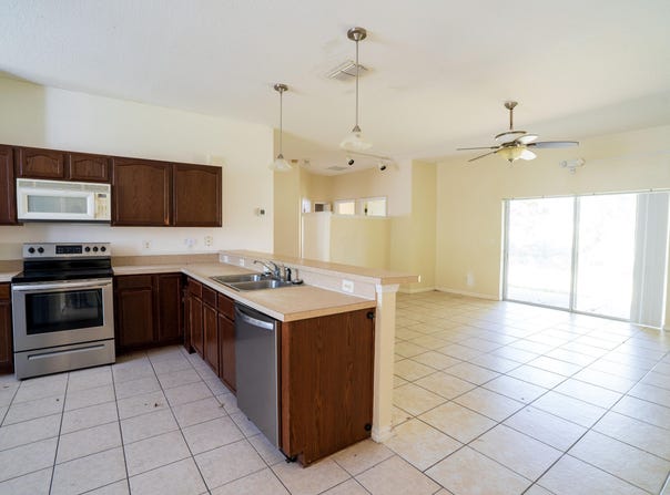 209 Round Man Street, Leesburg, FL 34748