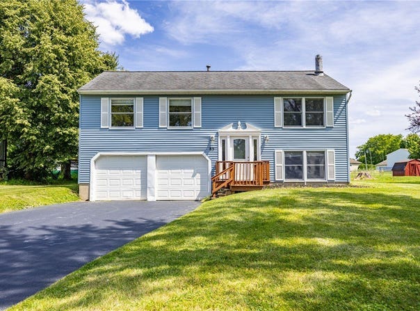 83 Wildherd Drive, Henrietta, NY 14467