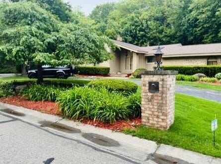 28902 Creek Bend Drive, Farmington Hills, MI 48331