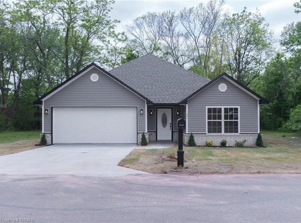 101 Reynolds  ST, Mulberry, AR 72947