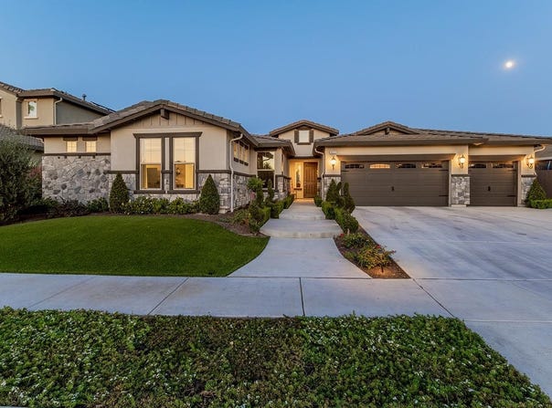 400 Ridge Creek Estates Way, Dinuba, CA 93618