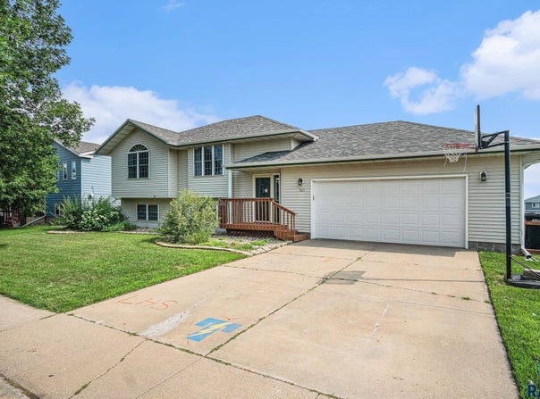 605 E Kevin Dr, Tea, SD 57064