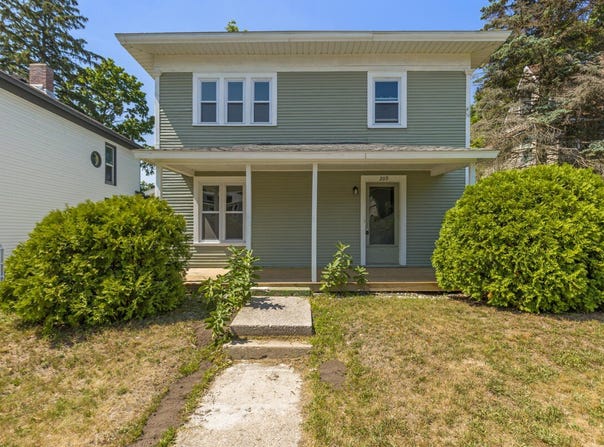 209 E Chapin Street, Cadillac, MI 49601