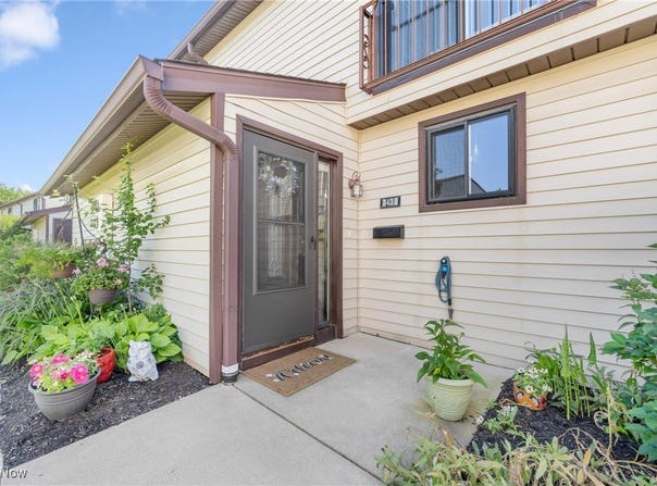 7438 Pine River Court, Middleburg Heights, OH 44130