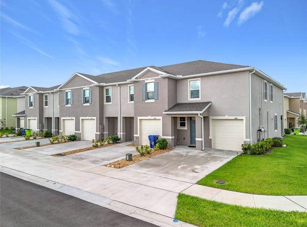 1042 LIDO DRIVE, HOWEY IN THE HILLS, FL 34737